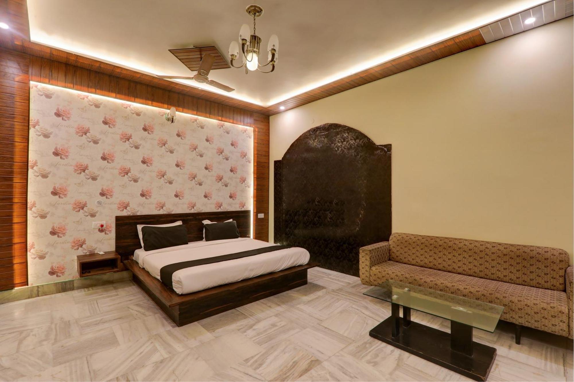 Hotel O Flagship Adbhut Moment Hotel Varanasi Exterior photo